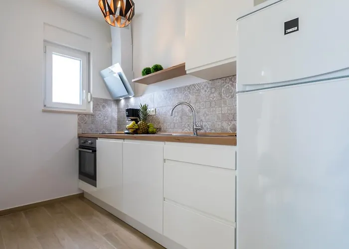 Fe Apartment *