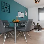 Fe *